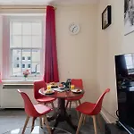 Str8bs8 2-bedroom Penthouse, Clifton, Parking, Garden & Views *