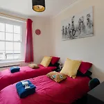 Str8bs8 2-bedroom Penthouse, Clifton, Parking, Garden & Views 아파트 브리스틀