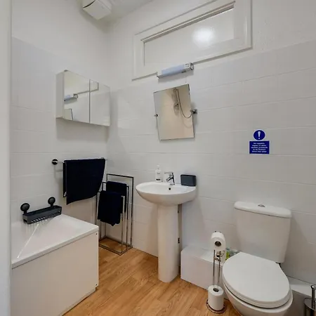Str8bs8 2-bedroom Penthouse, Clifton, Parking, Garden & Views *