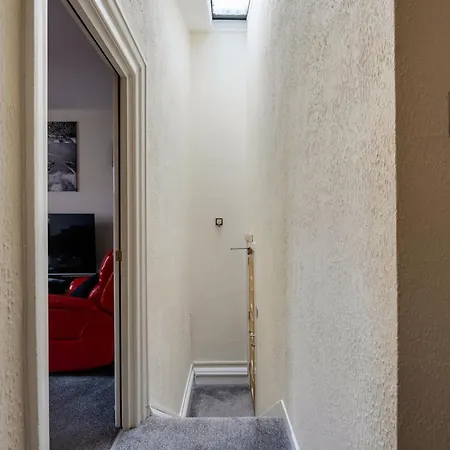 Str8bs8 2-bedroom Penthouse, Clifton, Parking, Garden & Views