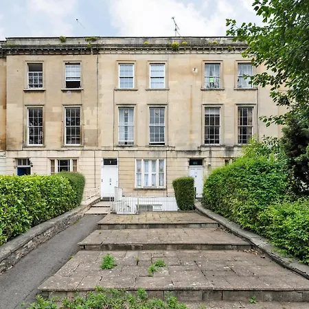 Stylish Clifton Penthouse, Permit Parking X1, Nr Centre, Garden Daire