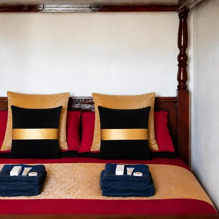 Str8bs8 2-bedroom Penthouse, Clifton, Parking, Garden & Views