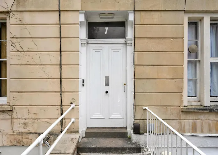 Stylish Clifton Penthouse, Permit Parking X1, Nr Centre, Garden