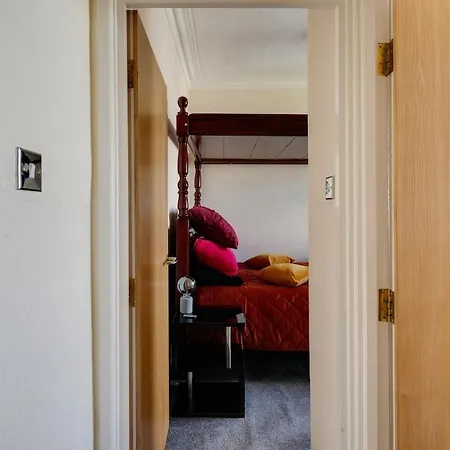 Stylish Clifton Penthouse, Permit Parking X1, Nr Centre, Garden Apartment