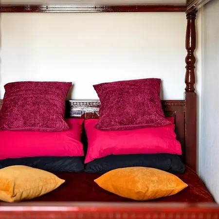 Stylish Clifton Penthouse, Permit Parking X1, Nr Centre, Garden Apartment Bristol