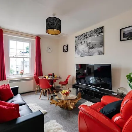 Stylish Clifton Penthouse, Permit Parking X1, Nr Centre, Garden Apartment