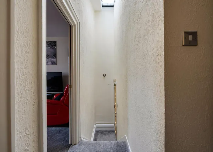 Stylish Clifton Penthouse, Permit Parking X1, Nr Centre, Garden